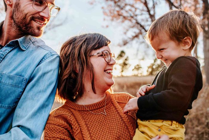 child and parents